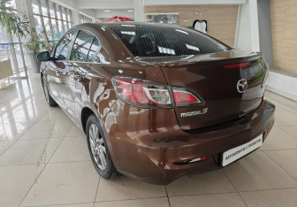 Подержанный автомобиль Mazda 3 Sedan 2012 года (7 фото)