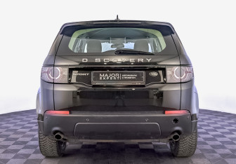 Подержанный автомобиль Land Rover Discovery Sport 2015 года (6 фото)