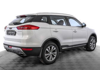 Подержанный автомобиль Geely Atlas 2019 года (5 фото)