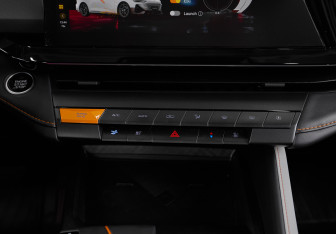 Подержанный автомобиль Changan UNI-V 2024 года (21 фото)