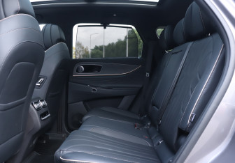 Подержанный автомобиль Jaecoo J8 2024 года (10 фото)