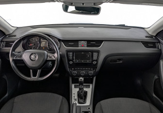 Подержанный автомобиль Skoda Octavia Liftback 2016 года (14 фото)
