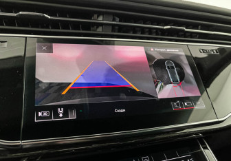 Подержанный автомобиль Audi Q8 2020 года (22 фото)