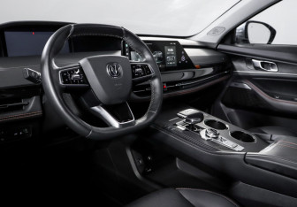 Подержанный автомобиль Changan UNI-K 2023 года (14 фото)