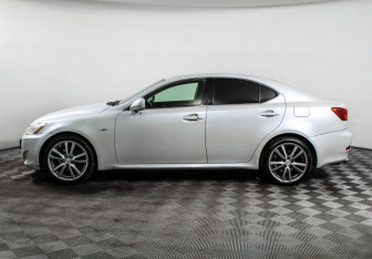Подержанный автомобиль Lexus IS Sedan 2008 года (8 фото)
