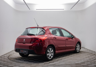 Подержанный автомобиль Peugeot 308 Hatchback 2011 года (5 фото)