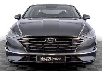 Подержанный автомобиль Hyundai Sonata 2023 года (2 фото)