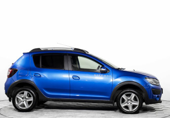 Подержанный автомобиль Renault Sandero 2017 года (4 фото)