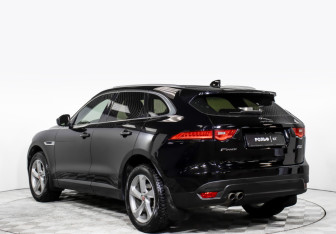 Подержанный автомобиль Jaguar F-Pace 2017 года (7 фото)