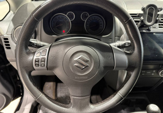 Подержанный автомобиль Suzuki SX4 Hatchback 2012 года (13 фото)