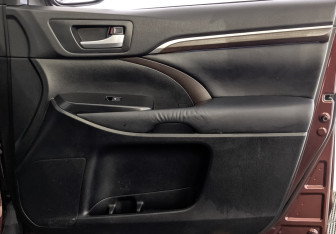 Подержанный автомобиль Toyota Highlander 2014 года (25 фото)