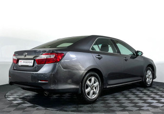 Подержанный автомобиль Toyota Camry Sedan 2012 года (5 фото)