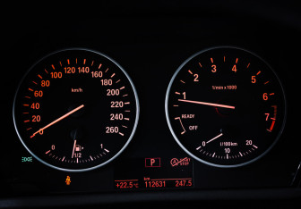 Подержанный автомобиль BMW X1 2015 года (16 фото)