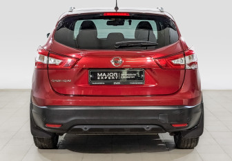 Подержанный автомобиль Nissan Qashqai 2014 года (6 фото)