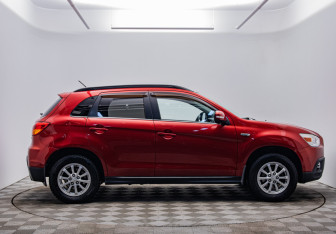 Подержанный автомобиль Mitsubishi ASX 2012 года (4 фото)