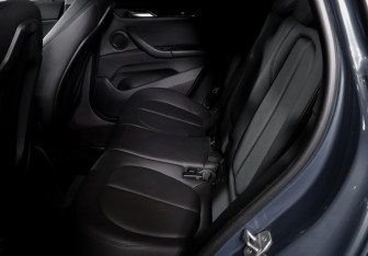 Подержанный автомобиль BMW X1 2016 года (10 фото)