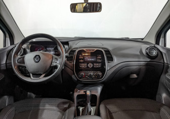 Подержанный автомобиль Renault Kaptur 2017 года (14 фото)