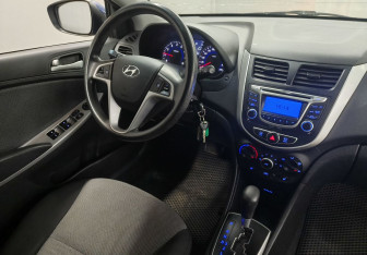 Подержанный автомобиль Hyundai Solaris Hatchback 2013 года (10 фото)