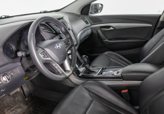 Подержанный автомобиль Hyundai i40 Sedan 2014 года (10 фото)