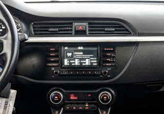 Подержанный автомобиль Kia Rio Hatchback 2019 года (17 фото)