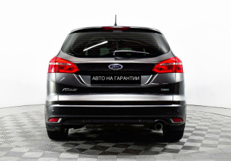 Подержанный автомобиль Ford Focus Wagon 2016 года (6 фото)