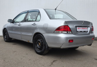 Подержанный автомобиль Mitsubishi Lancer Sedan 2009 года (7 фото)