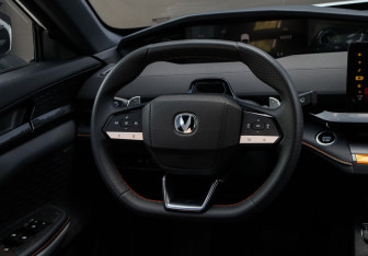 Подержанный автомобиль Changan UNI-V 2024 года (13 фото)