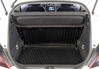 Подержанный автомобиль Opel Corsa 2012 года (10 фото)