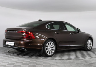 Подержанный автомобиль Volvo S90 2019 года (5 фото)