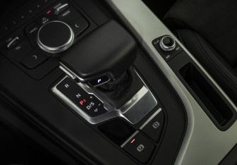 Подержанный автомобиль Audi A4 Sedan 2019 года (16 фото)