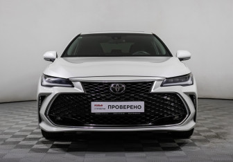 Подержанный автомобиль Toyota Avalon 2022 года (2 фото)