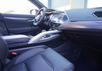 Подержанный автомобиль Geely Tugella 2023 года (11 фото)
