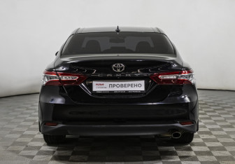 Подержанный автомобиль Toyota Camry Sedan 2021 года (6 фото)
