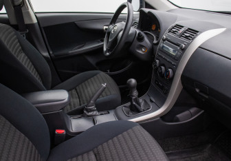 Подержанный автомобиль Toyota Corolla Sedan 2007 года (9 фото)