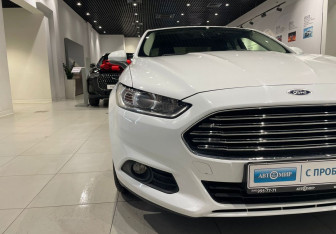 Подержанный автомобиль Ford Mondeo Sedan 2015 года (9 фото)
