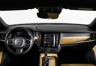 Подержанный автомобиль Volvo S90 2018 года (17 фото)