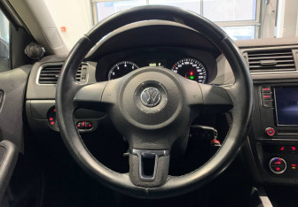 Подержанный автомобиль Volkswagen Jetta Sedan 2014 года (14 фото)