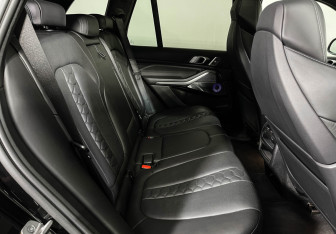 Подержанный автомобиль BMW X5 M 2020 года (14 фото)