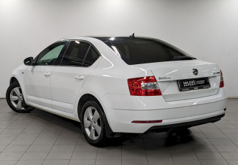 Подержанный автомобиль Skoda Octavia Liftback 2019 года (7 фото)
