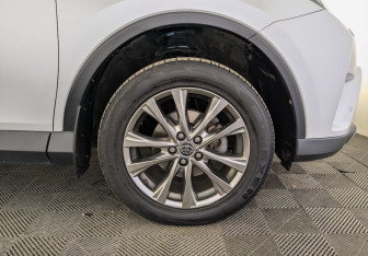 Подержанный автомобиль Toyota RAV4 2019 года (18 фото)