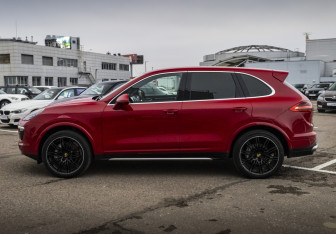 Подержанный автомобиль Porsche Cayenne 2015 года (8 фото)