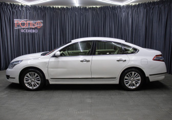 Подержанный автомобиль Nissan Teana 2012 года (8 фото)