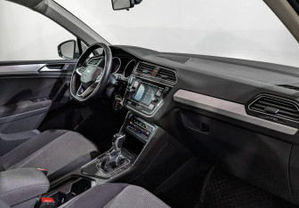 Подержанный автомобиль Volkswagen Tiguan 2021 года (12 фото)