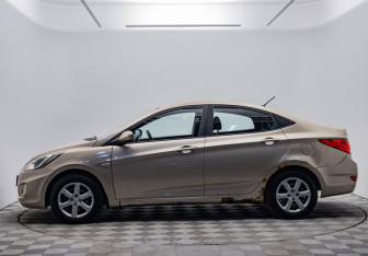 Подержанный автомобиль Hyundai Solaris Sedan 2011 года (8 фото)
