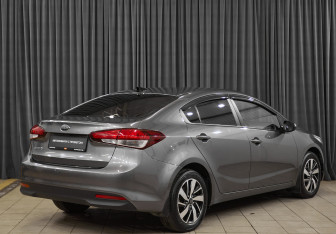 Подержанный автомобиль Kia Cerato Sedan 2017 года (4 фото)