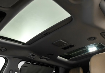 Подержанный автомобиль Kia Carnival 2020 года (17 фото)