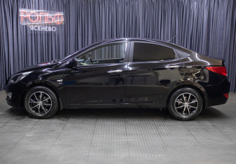 Подержанный автомобиль Hyundai Solaris Sedan 2015 года (8 фото)