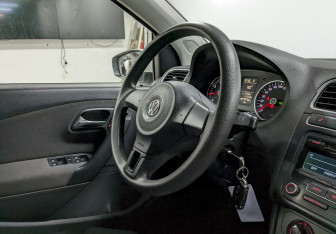 Подержанный автомобиль Volkswagen Polo Hatchback 2011 года (20 фото)