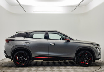 Подержанный автомобиль Omoda C5 2023 года (4 фото)