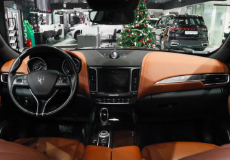 Подержанный автомобиль Maserati Levante 2018 года (11 фото)
